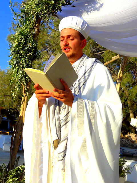 Rabbi Opens Wedding Ceremonyon