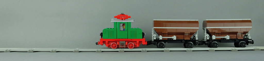LEGO 12 Volt MOC engine and #4536 hopper in brown