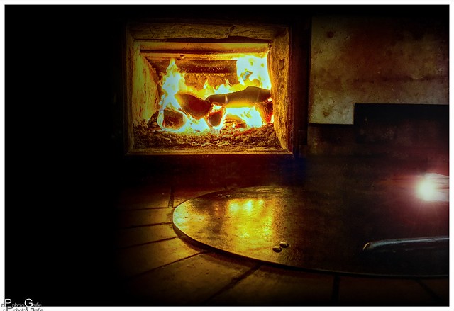 Das Feuer im Kachelofen / The fire in the stove
