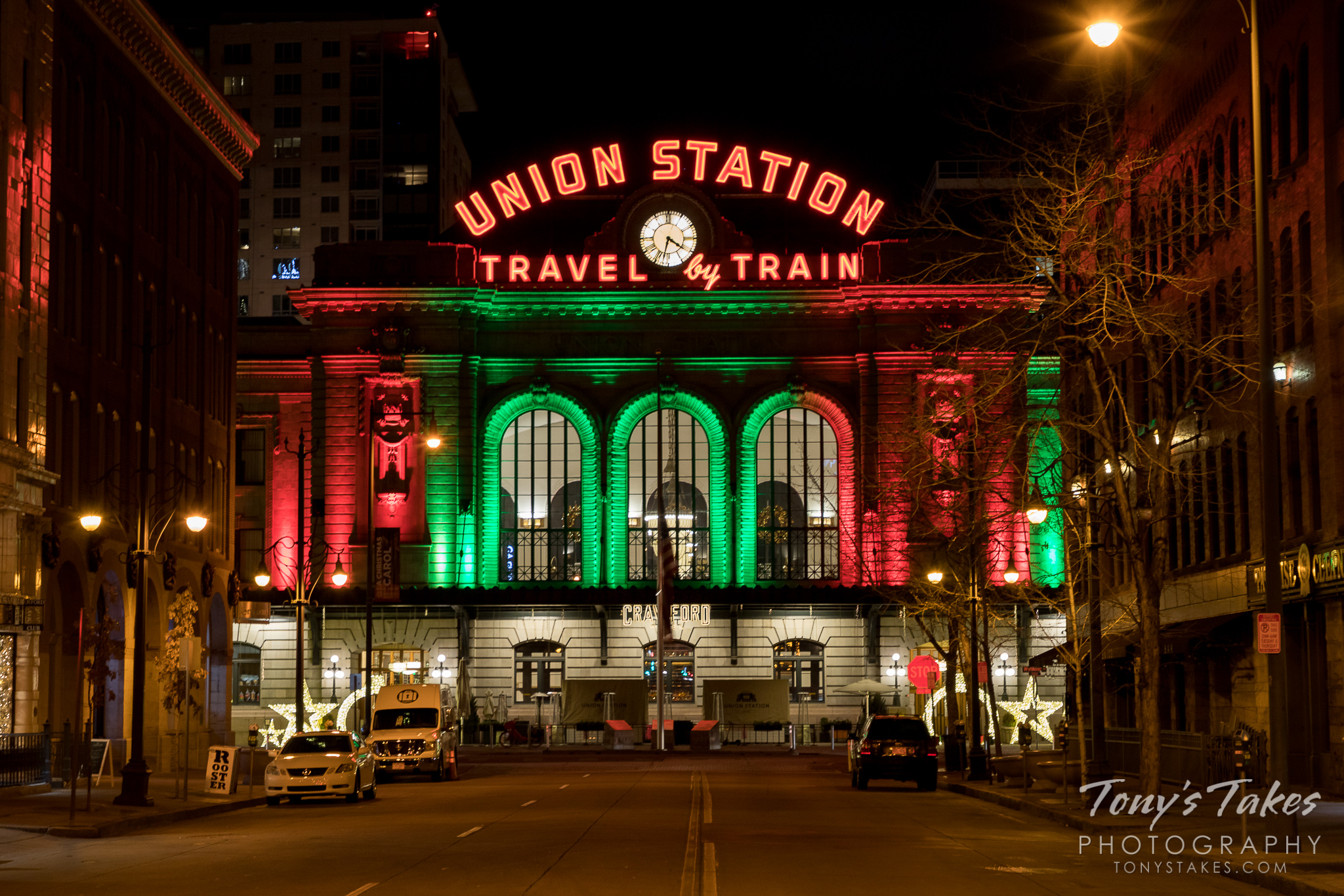 Denver's Union Station showing off its holiday light display. (© Tony’s Takes)