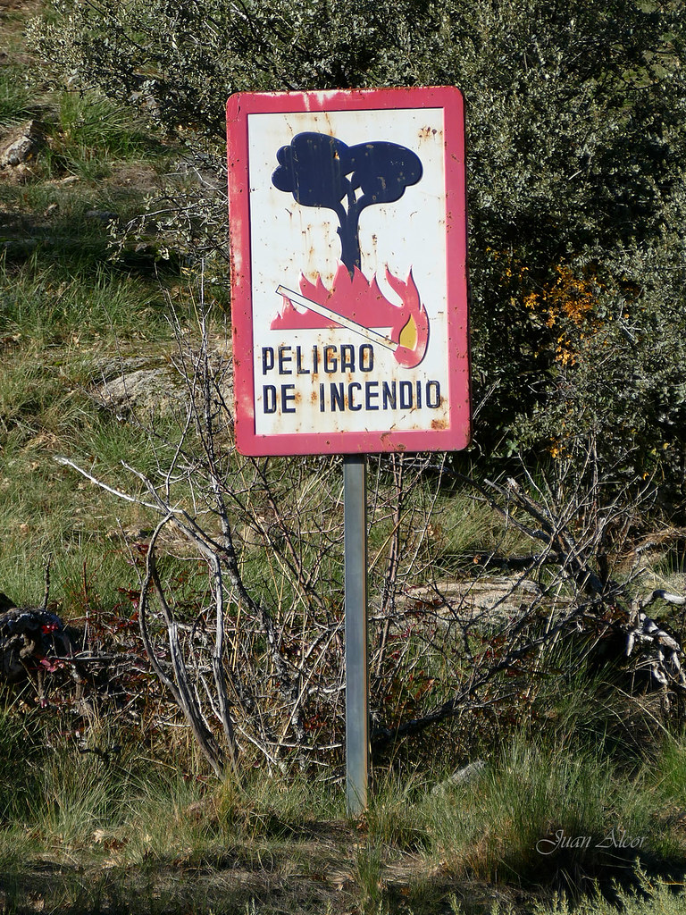 Valle de los Caídos. Cartel Peligro de Incendios (Valle de Cuelgamuros, Madrid)