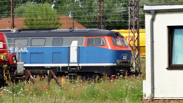 1971 dieselhydraulische Lokomotive 225 079-3 von Maschinenfabrik Kiel (MaK) mit Werk-Nr. 2000084 bei Lappwaldbahn Rangierbahnhof Rothensee Am Schöppensteg in 39126 Magdeburg