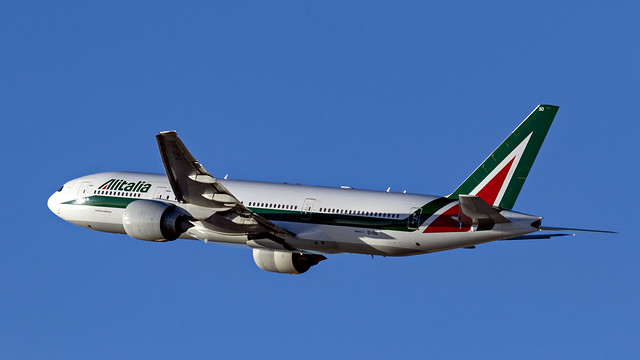 085A0325 Alitalia 777-243ER EI-ISD departing KLAX RWY 25R.