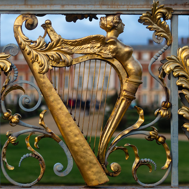 Harp - Hampton Court Palace.jpg