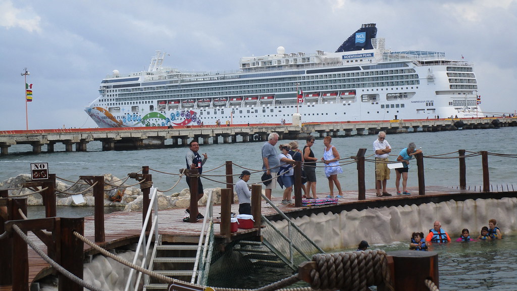 NORWEGIAN PEARL Cruise Ship @ Costa Maya Port Majahual (Mexico)