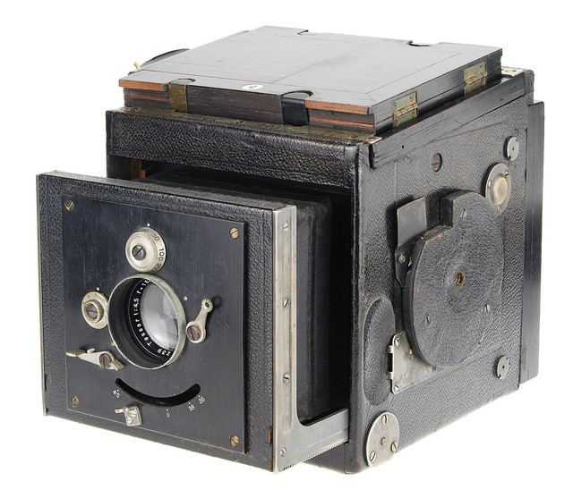 Unknown Camera possible a Graflex? Anyone know what it is? Photo 02