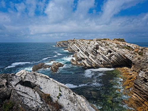 acantilado rocas mar océano paisaje pintoresco isla baleal peniche leiria portugal