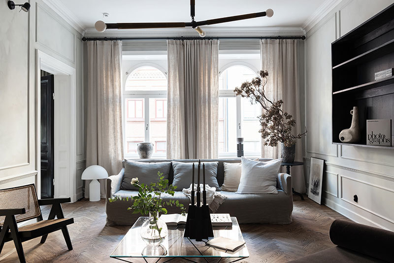 Элегантность в спокойных тонах: современная квартира в Стокгольме