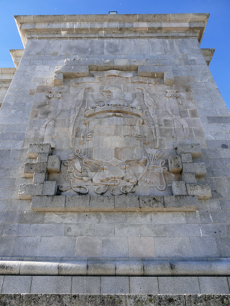 Valle de los Caídos. Escudo de los Reyes Católicos  (Valle de Cuelgamuros, Madrid)