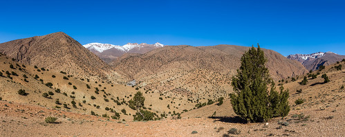 sky people panorama mountain trekking landscape ma photography places bluesky equipment morocco valley highatlasmountains valleyoftheroses soussmassadraâ canoneos6d canonef2470mmf28liiusm tabarkhachte