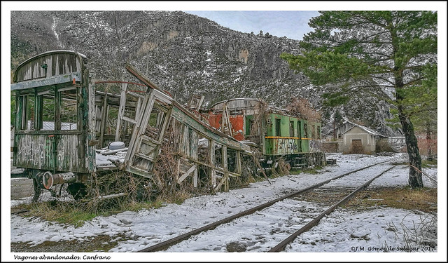Vagones abandonados en la estación de Canfranc. Huesca. España // Abandoned wagons at the Canfranc station. Huesca Spain