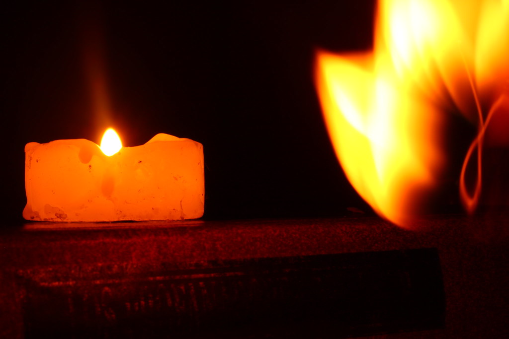 La vela, el libro y el fuego