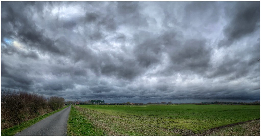 Cloudy Day Looking Over To Yorkshire It S Been Horizon To Flickr