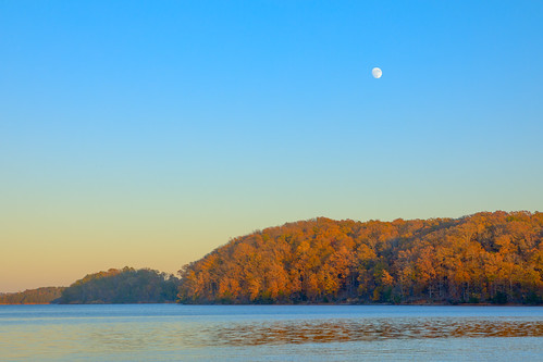 Sunset and moonrise by Yer Photo Xpression, Keith Bridge Park, Lake Lanier, Forsyth County, Georgia.

20181120-RM5D0254-sunset-Keith-Bridge-Park