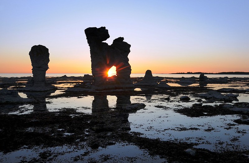20180531-170F1 | Sonnenuntergang an den Raukar von Gamla Hamn, Farö. Gotland/Schweden, 31.05.2018