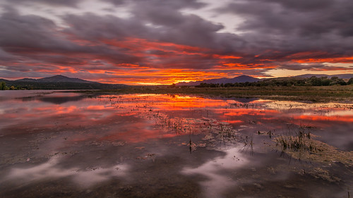 Atardecer en Pedrezuela by Victor Aparicio Saez, agua atardecer alairelibre aguasedosa color cieloespectacular reflejos luznatural invierno otoño pai