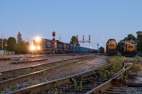csx csxt train trains emd sd402 sd502 locomotive railroad rail road rails fostoria ohio oh signal signals co color light evening sunset city yard power q634 f tower south