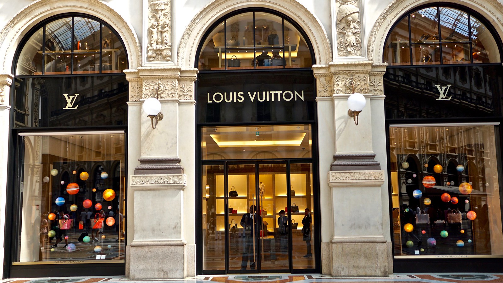 MILANO - The Galleria Vittorio Emanuele II - Louis Vuitton…