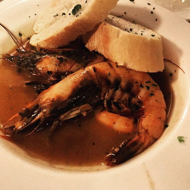 #kvpnola BBQ is a concept that changes flavor, look and identity in so many parts of the country. BBQ shrimp at @mrbsbistro is stunning. The restaurant was built on this rich, savory broth. Bibs are required and staff encourages everyone to use their hand