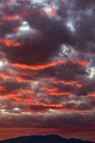 nevadasunset nevada mojavedesert mountains potosimountain sunset sunsetcolor fierysunset clouds photography jamesmarvinphelps jamesmarvinphelpsphotography