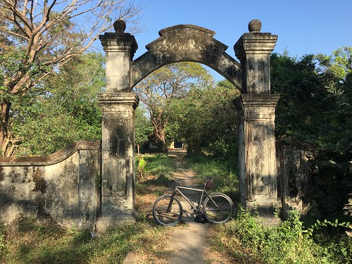 myanmar burma yangonregion yangon rangoon northerndistrict htantabintownship htantabintown htantabin rigormootis bicycle cycling gate moots