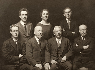First Envoy to the Irish Republic in London : Art Ó Bríain 1919-1924, with members of the staff.