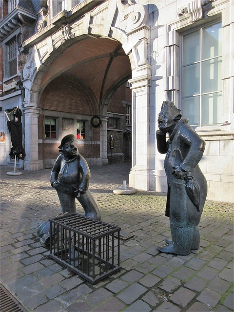 Djoseph èt Françwès, statues at Place d'Armes, Namur, Belgium