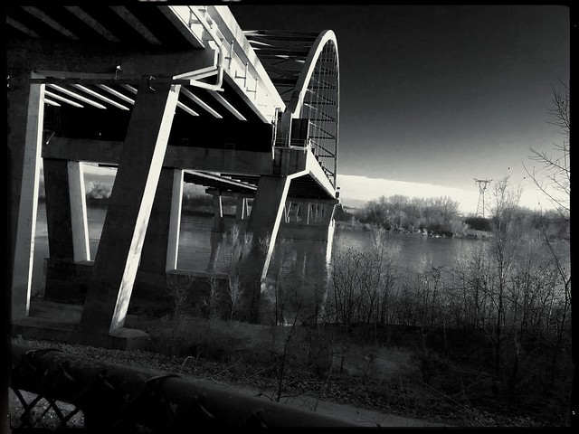 Veterans Memorial Bridge at Saint Charles Missouri.