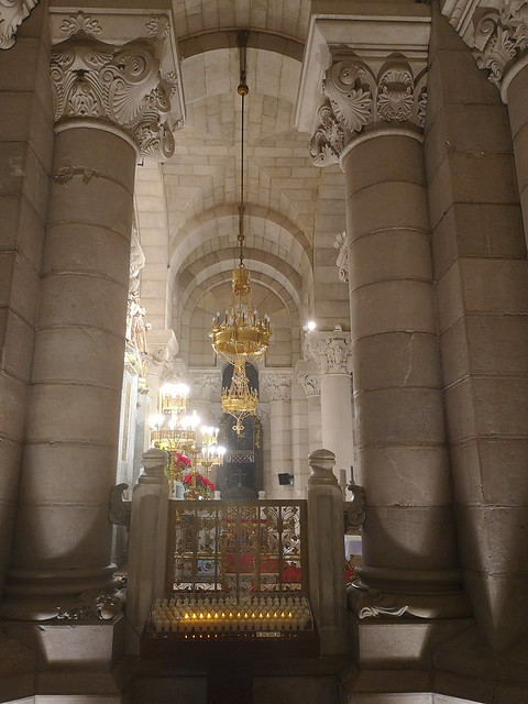 altar Mayor interior Cripta Catedral Santa Maria la Real de la Almudena Madrid 03