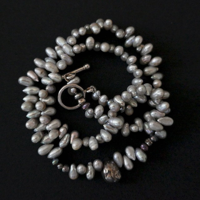 Freshwater pearl necklace in a spiral
