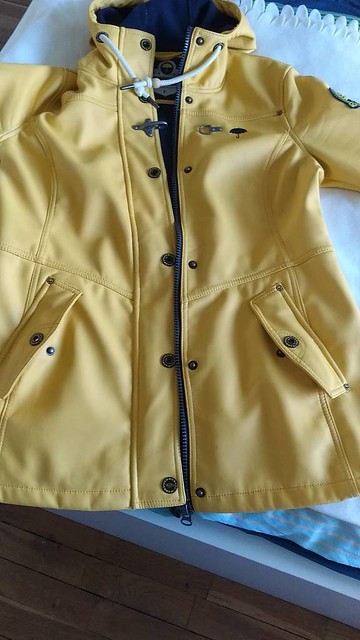 Schmuddelwedda - yellow jacket front 1