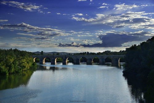 paisaje landscape rio river shores orillas cielo sky nubes clouds reflejos reflections blue sunset atardecer bridge puente nikon d850 24120f4gvr