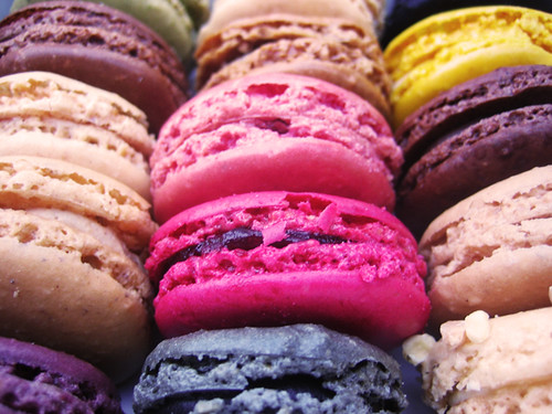 Macaroonsà Macaroons | Locals and tourists alike wait in long lines at … | Flickr