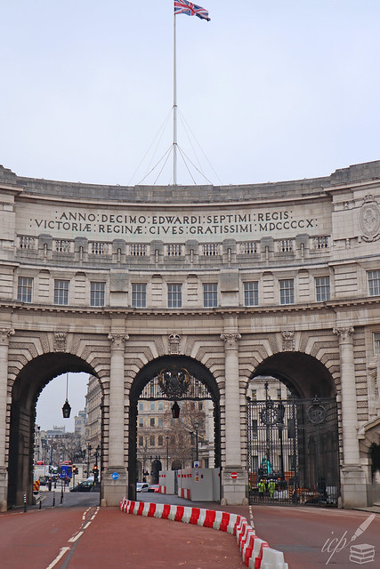 Admiralty Arch's Main Central Gate: now Open!