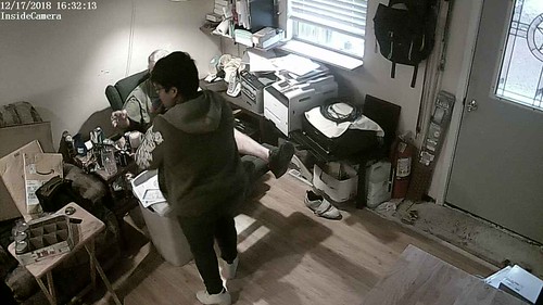 IPCamera alarm:InsideCamera detected alarm at 2018-12-17 16:32:11 | by inside.camera