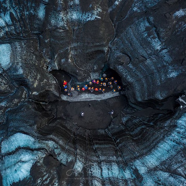 Deep inside the ice giant’s mouth, in Iceland. Have you ever felt so tiny? ❄️ (C) Joel Santos #iceland #iceland #icelandtravel #icelandair #guidetoiceland #joelsantosphoto #icecaves #icecave #traveliceland #icelandic #visiticeland #icelandair #my