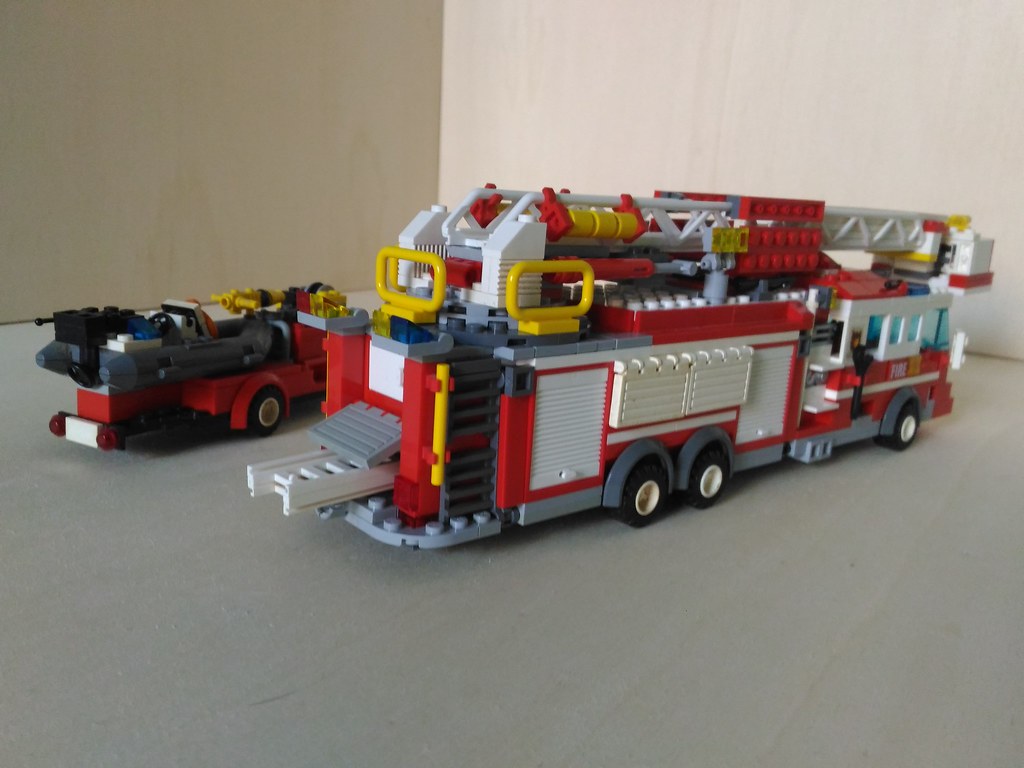 Lego American Ladder Fire Truck with Diving Unit (3)