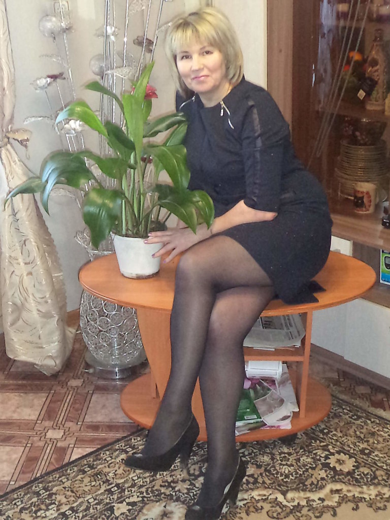 Pictures Of Mature Women In Pantyhose
