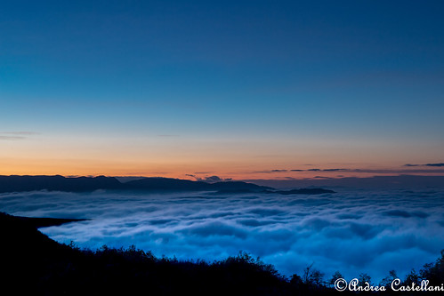 landscape tramonto paesaggio fog nebbia nuvole cielo sunset bluehour sky vanilla mountain monti montagne romagna