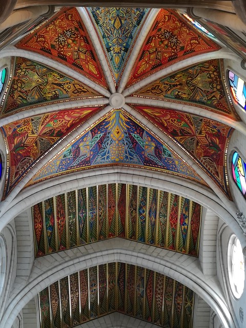 pintura bóveda del presbiterio ábside interior Catedral Santa Maria la Real de la Almudena Madrid 02
