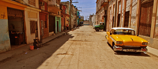 La Habana yellow street shot