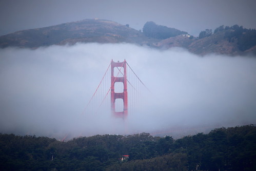 goldengatebridge goldengate sanfrancisco california kalifornien bridge brücke rot red twinpeaks 500mm fog nebel cloud wolke seenebel viewpoint aussicht view pylon