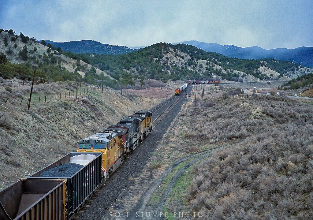 Two trains, same direction | While a Union Pacific coal empt… | Flickr
