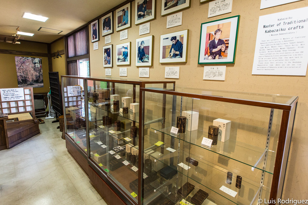 Exposiciones de artículos y grandes maestros artesanos del kabazaiku en Kakunodate