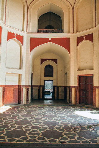 Tomb interrior passage | by John Cosnett
