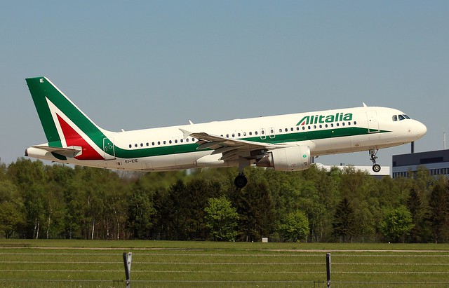 Alitalia, EI-EIE, MSN 4536, Airbus A 320-216, 07.05.2016,  HAM-EDDH, Hamburg (Carlo Goldoni)