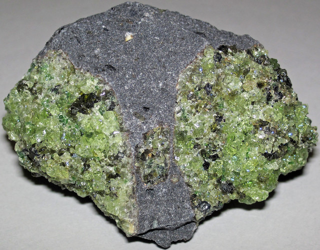 Peridotite mantle xenoliths in phonotephrite (Peridot Mesa Flow, Middle Pleistocene, 580 ka; Peridot Mesa, San Carlos Volcanic Field, Arizona, USA) 14