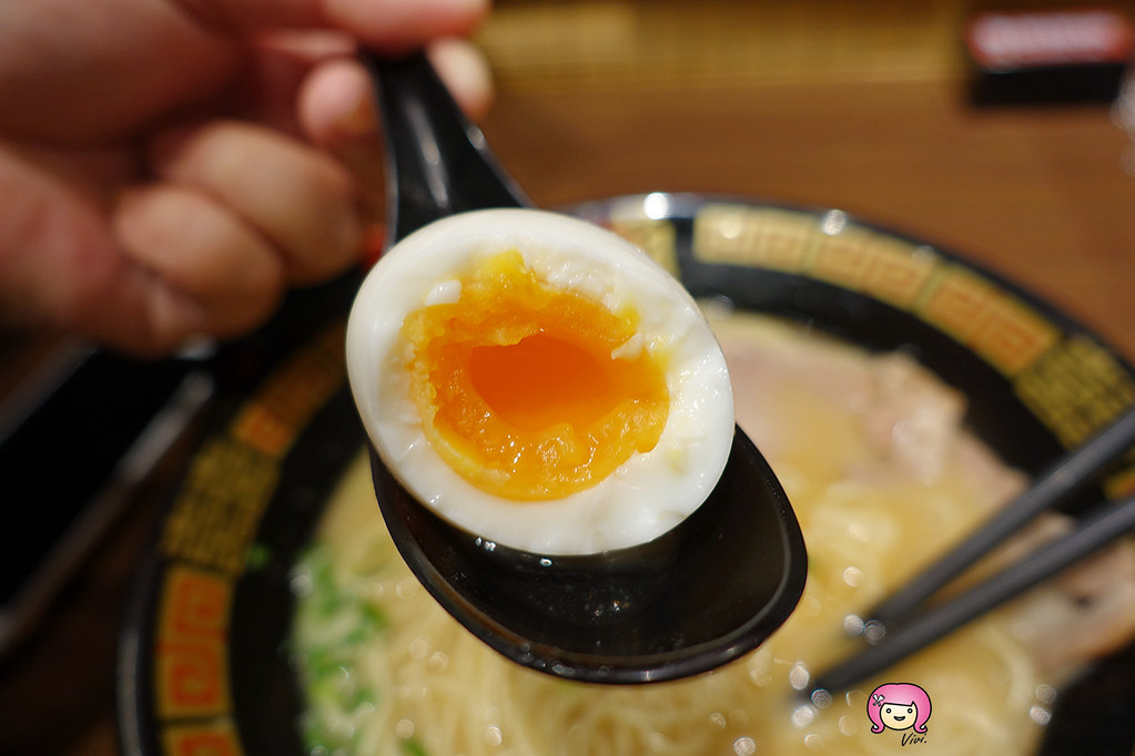 [台北美食]一蘭拉麵．台北本店│信義區美食~不用飛日本在台灣也能嚐的到．24小時營業．隨時能吃的到豚骨拉麵 @VIVIYU小世界