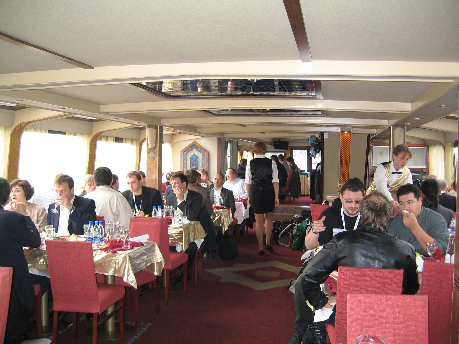 14 Lunch on riverboat