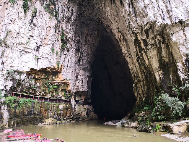 Guizhou China cave 织金燕子洞